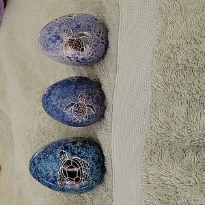 (3) Vintage Hand Carve Eggs In Kenya